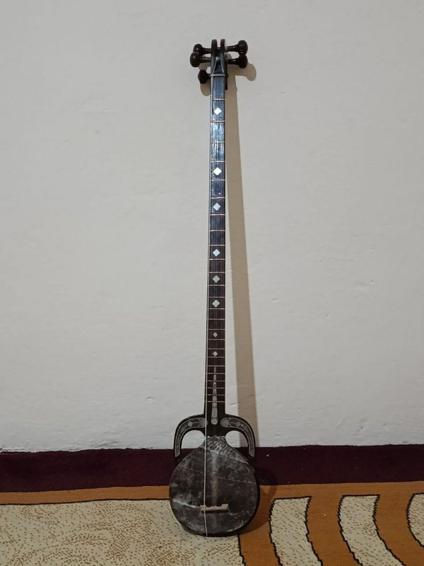Qashqar Rubobi 200$ga olganman