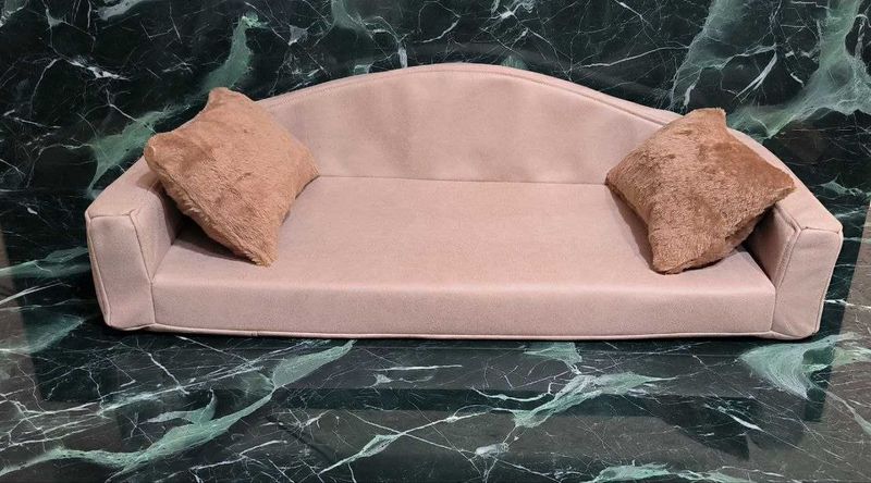 Продаётся лежанка диванчик для кошек и собачек. Продаётся лежанка диванчик для кошек и собачек.