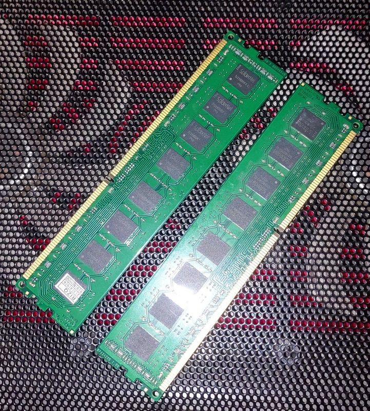 DDR3 Ozu sotiladi 2x4gb