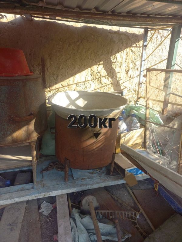 Продаётся казан 200кг и 100кг Продаётся казан 200кг и 100кг