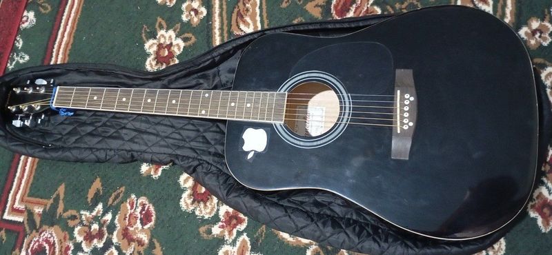 Gitara sotiladi xolati alo razmeri 41 Gitara sotiladi xolati alo razmeri 41