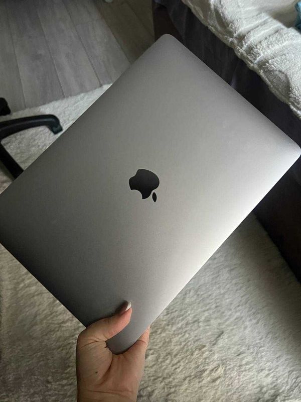 MacBook Air 2020 (Intel i3 / 256GB / 8GB RAM) MacBook Air 2020 (Intel i3 / 256GB / 8GB RAM)