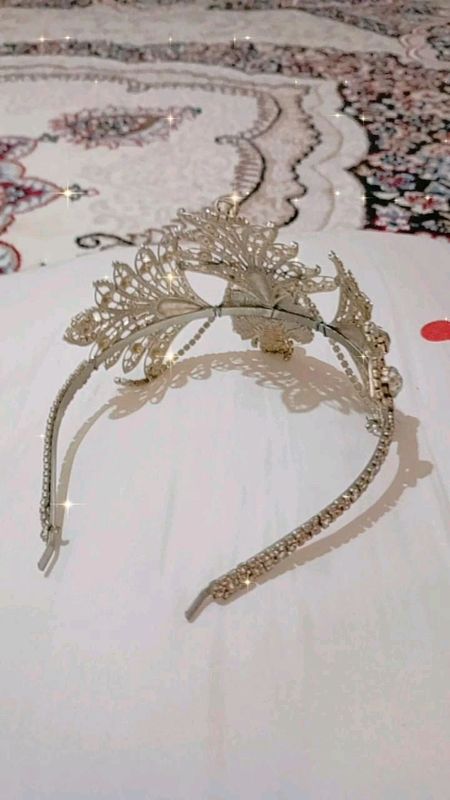 sotiladi diadema sotiladi diadema