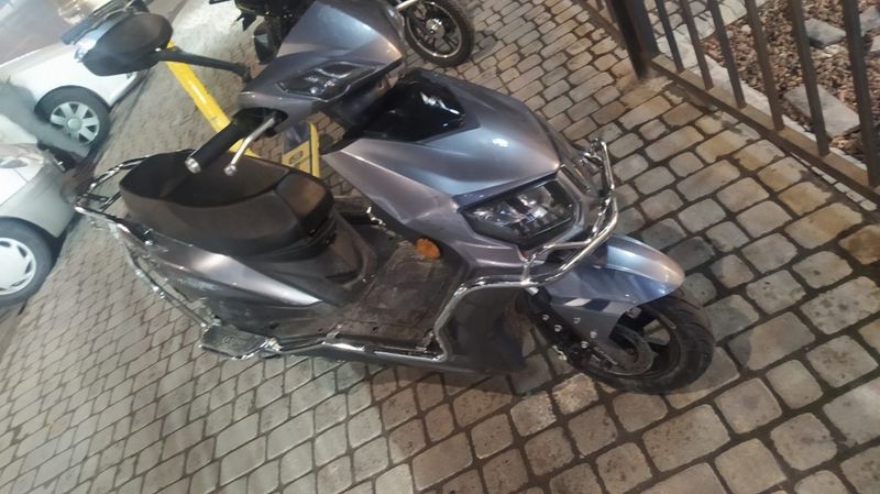 Skutr bor arzoga Skutr bor arzoga