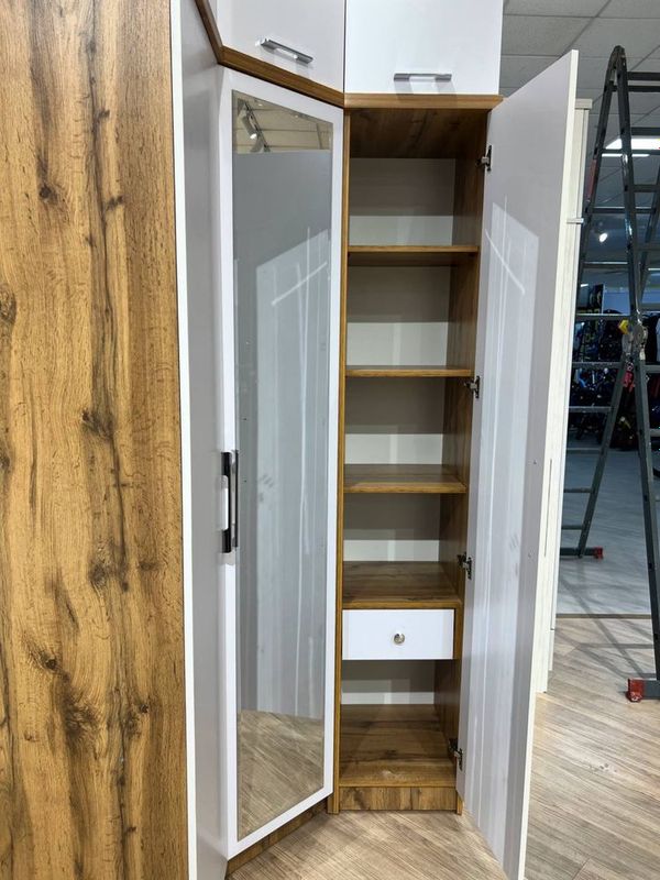 Угловой шкаф от Comfort Mebel Угловой шкаф от Comfort Mebel