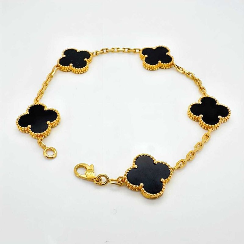 Золотой браслет в стиле Van Cleef & Arpels 750 пробы Золотой браслет в стиле Van Cleef & Arpels 750 пробы