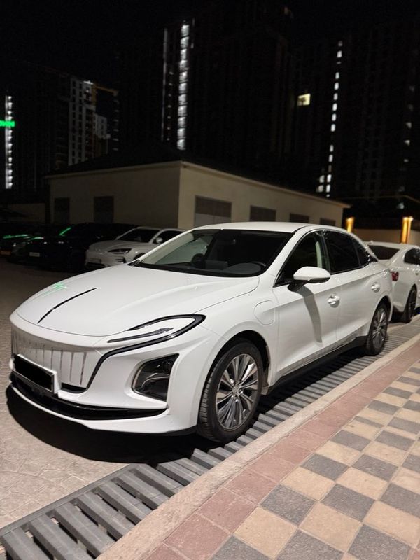 Hongqi / Honqi eqm5 500km 8300probeg Hongqi / Honqi eqm5 500km 8300probeg