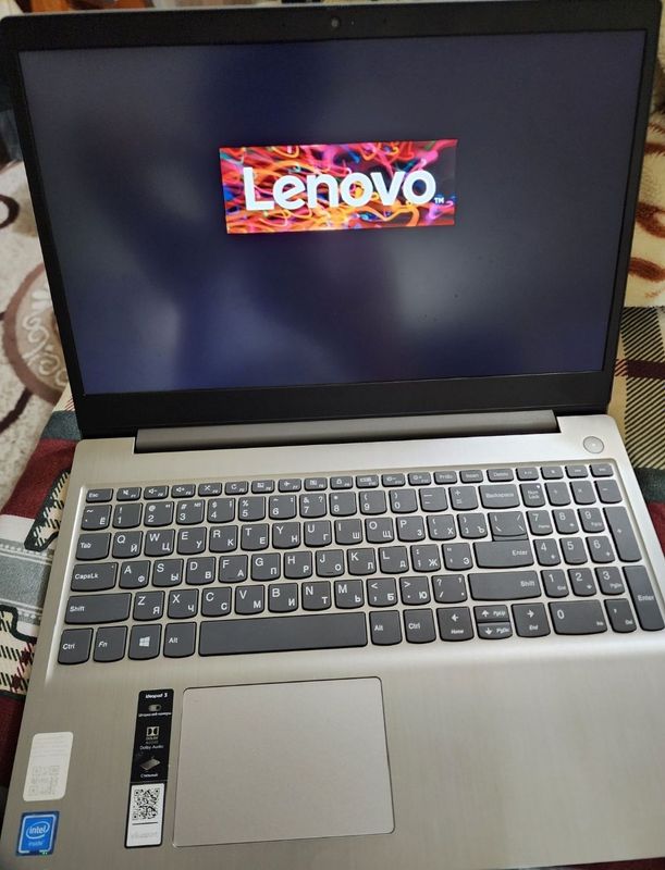 Lenovo noutbuk sotiladi