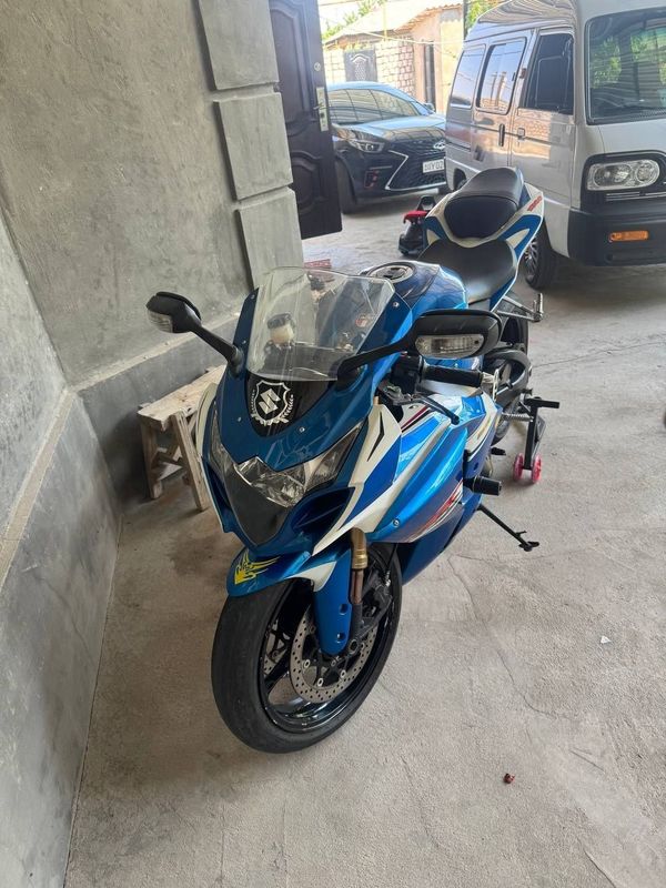 Mototsikl Sotiladi Suzuki GSX