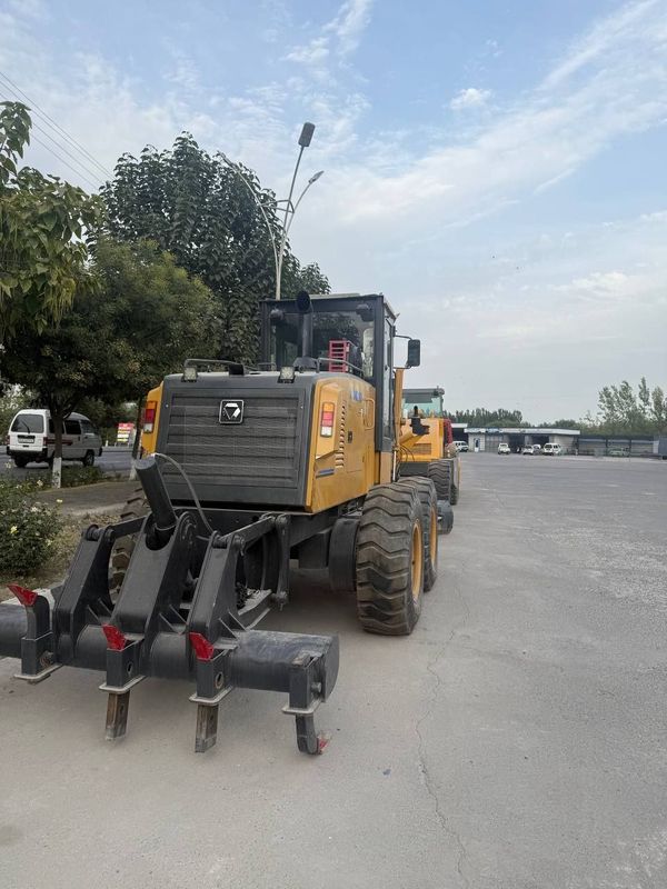 автогрейдер XCMG 180