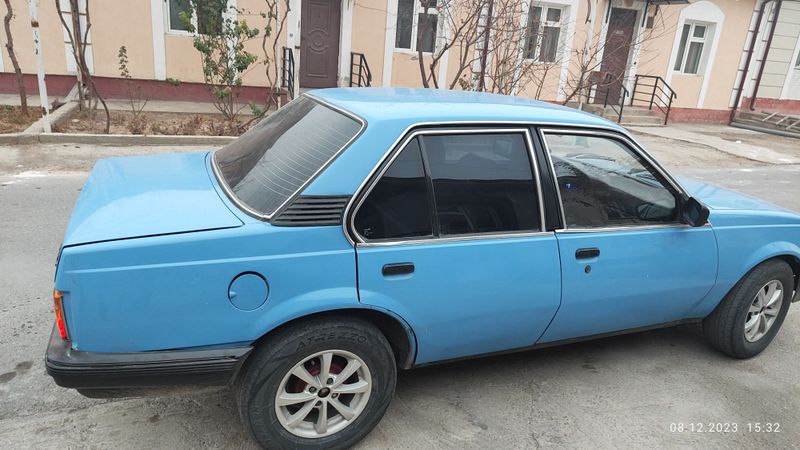 Opel Ascona sotiladi