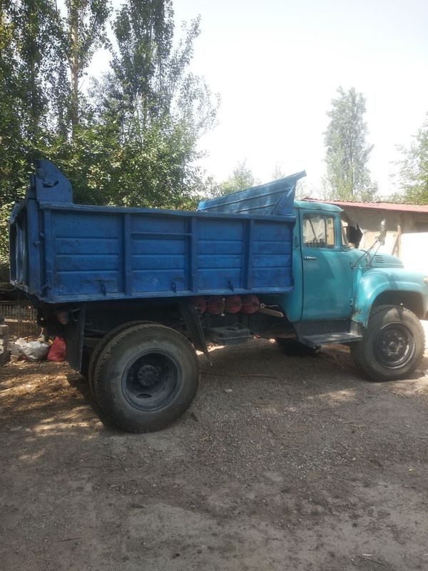 Zil sotladi ishlab turgan moshina Zil sotladi ishlab turgan moshina