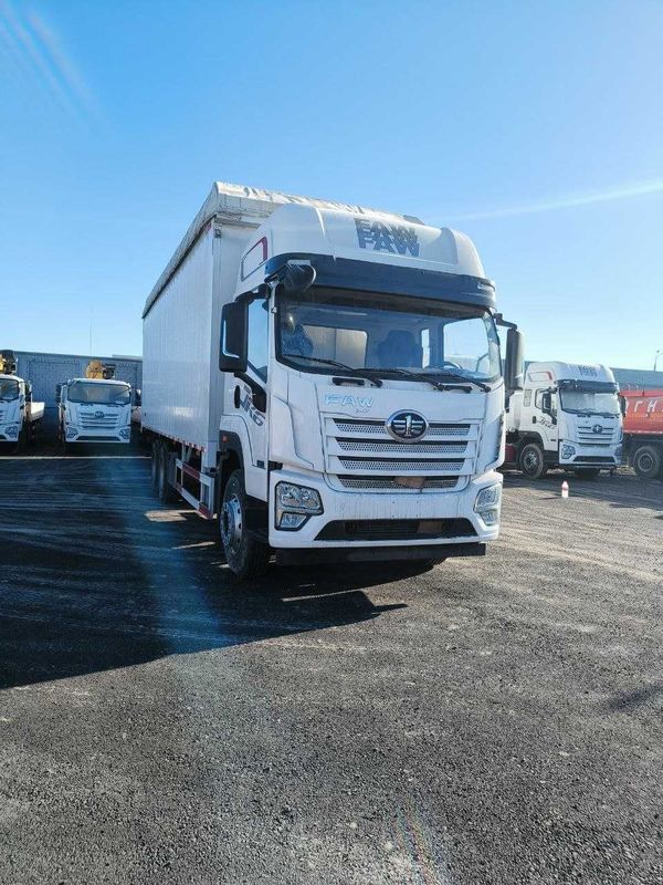 Faw 2спални 8.6m 18т Евро5 Шторка Faw 2спални 8.6m 18т Евро5 Шторка