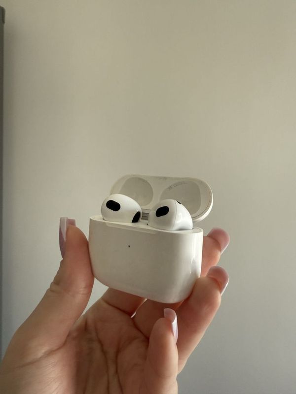 Продаются наушники Air pods 3 поколение Продаются наушники Air pods 3 поколение