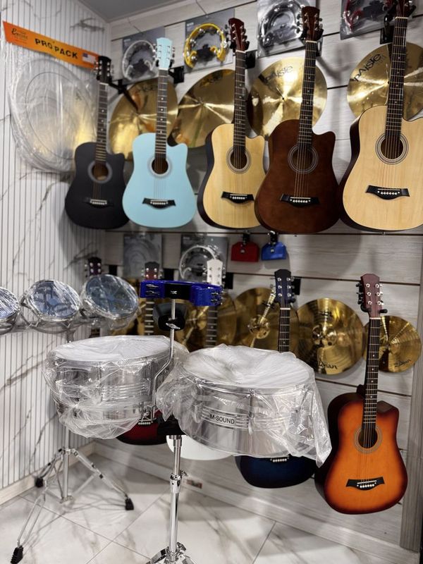 Гитара YAMAHA C-40 YAMAHA C-80 Гитара YAMAHA C-40 YAMAHA C-80
