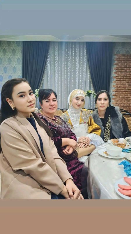 Bo'lajak kelinlar va ayollar uchun abaya Bo'lajak kelinlar va ayollar uchun abaya