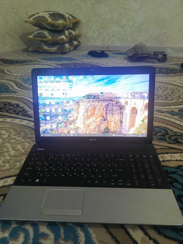 Acer noutbook sotiladi Acer noutbook sotiladi