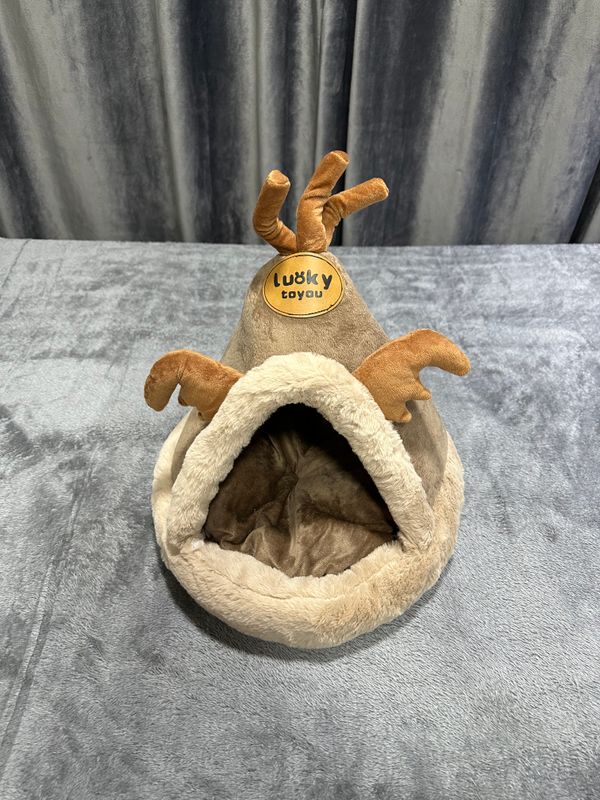 Лежанка для кошек и котят Size 38x38 Лежанка для кошек и котят Size 38x38