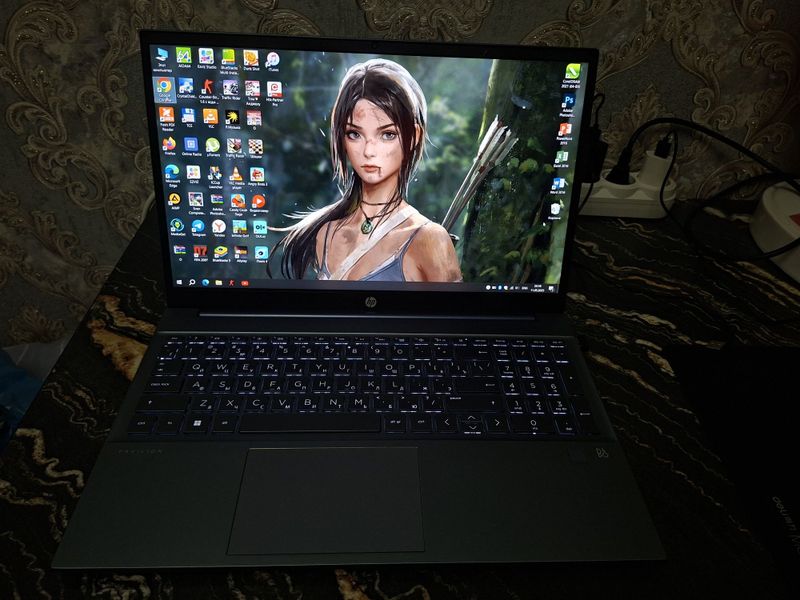 Hp pavilon 15 Amd rezon 5 pashti yangi