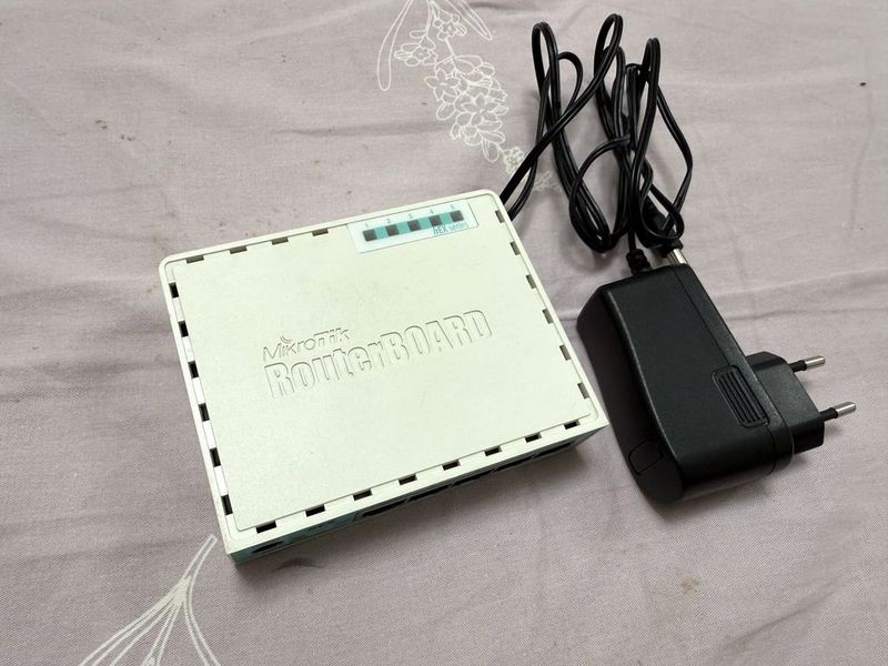 Маршрутизатор - MikroTik hEX RB750Gr3
