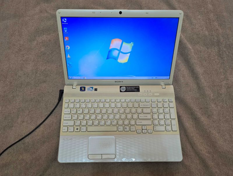 Продам Sony VAIO (vpceh, 320gb, 4gb ddr3, intel b960 2.2ghz)