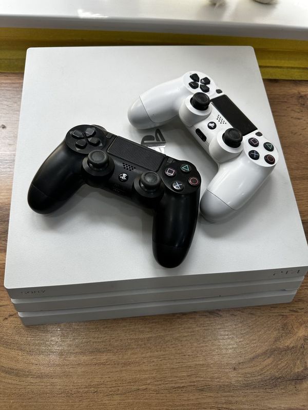 Продам playstation 4 pro 1 tb Продам playstation 4 pro 1 tb