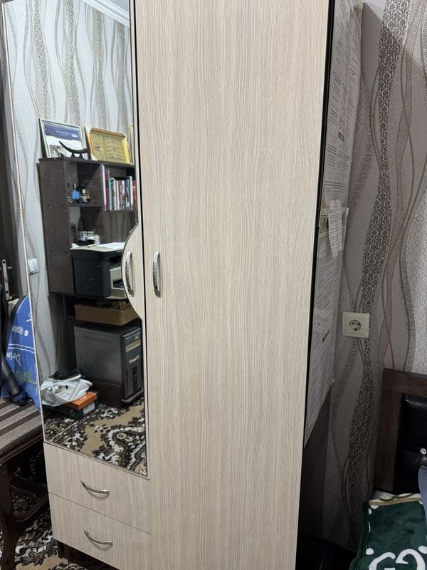 Шкаф для одежды Shkaf kiyim uchun yaxshi holatda Шкаф для одежды Shkaf kiyim uchun yaxshi holatda