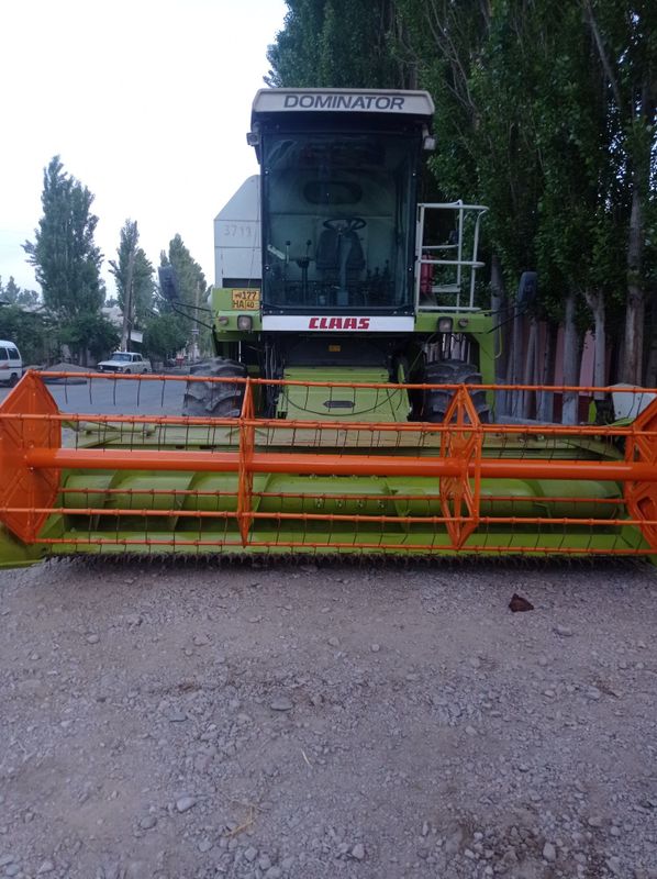 Claas daminator 130