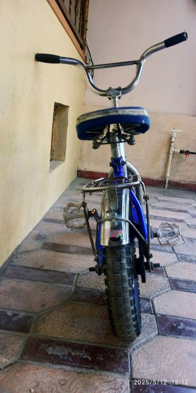 Velosiped razmeri 12 sotiladi Velosiped razmeri 12 sotiladi