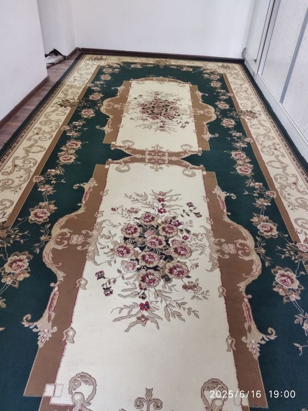 2.5 ga 6 gilam sotiladi