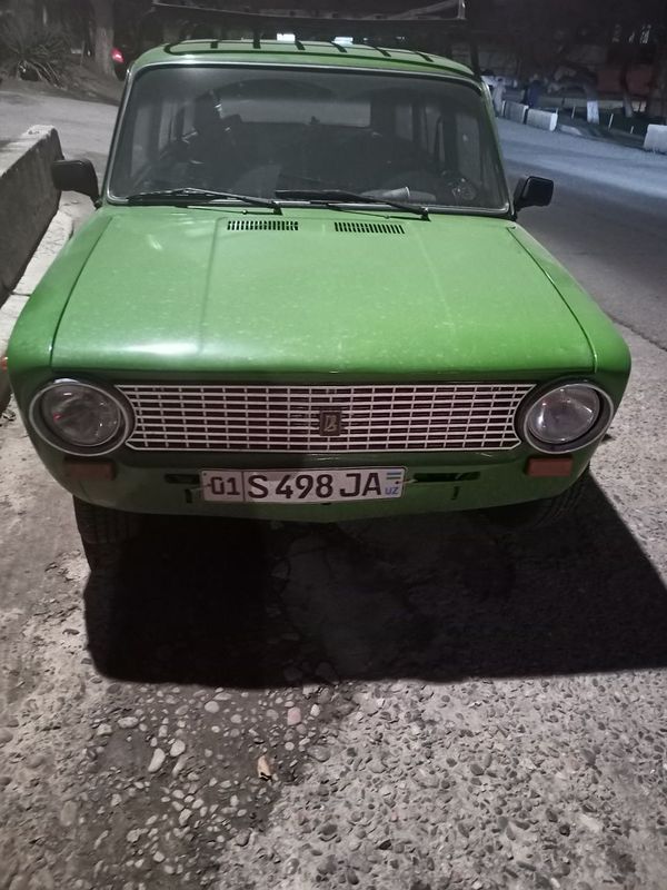 Vaz 2102 sotiladi