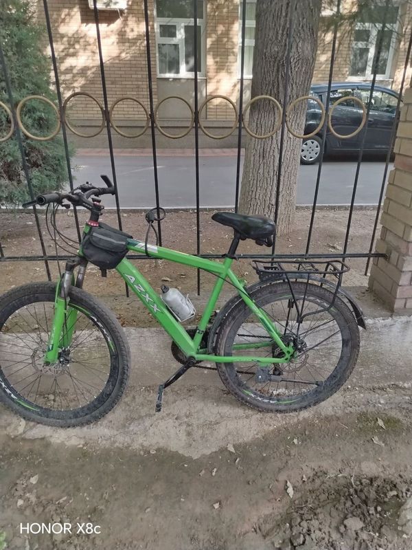Velosiped sotiladi Velosiped sotiladi