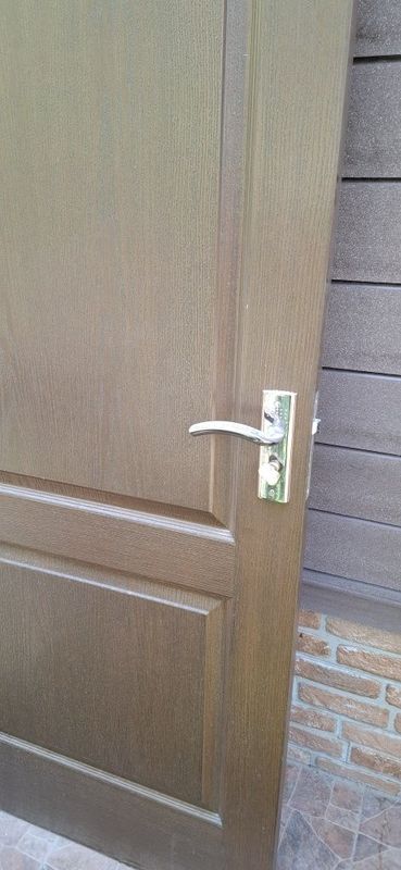 Продаётся 3 двери (канадка). Б/у.