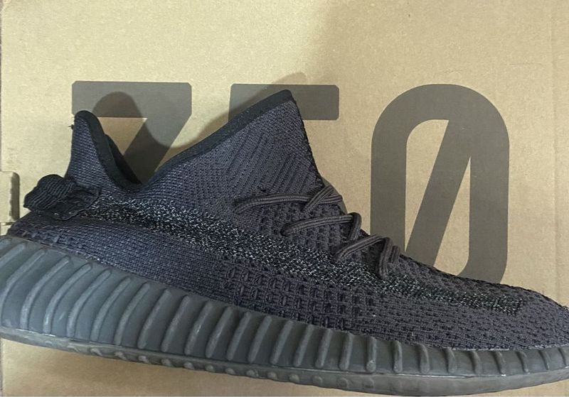 Продам оригинальные Yeezy Boost