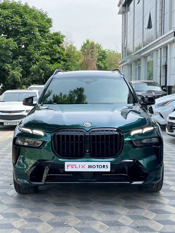 BMW X7 M50i (Restyling) BMW X7 M50i (Restyling)