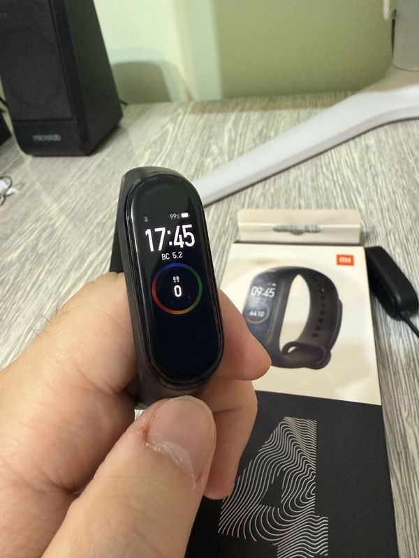 Mi Band 4 smart braslet sotiladi. Mi Band 4 smart braslet sotiladi.