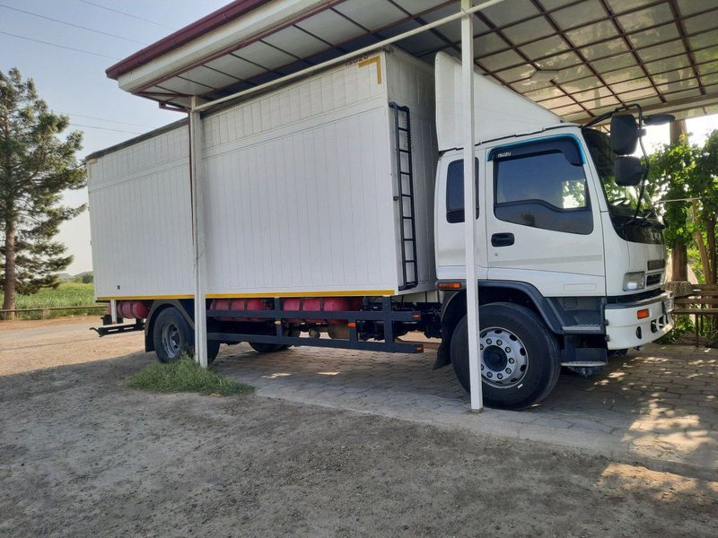 Isuzu 10 tonalik srochna sotiladi Isuzu 10 tonalik srochna sotiladi