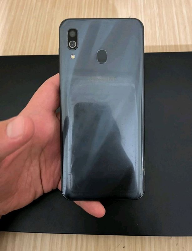 samsung A30 4/32
