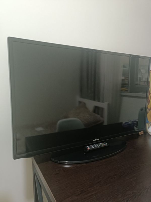 Продам ТВ samsung 40. Малайзия.