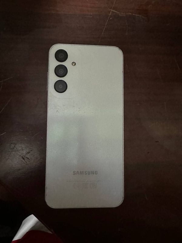 Samsung a 25 5g . Samsung a 25 5g .