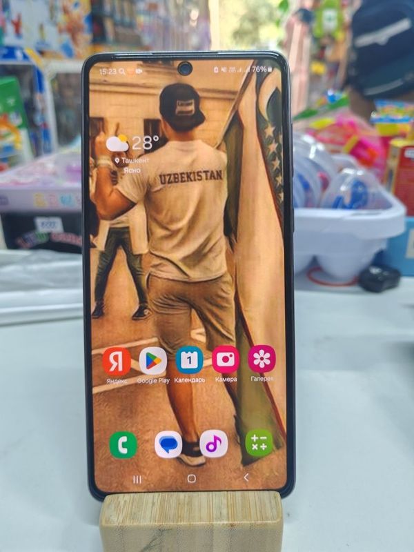 Продаётся телефон Samsung Galaxy A73 Продаётся телефон Samsung Galaxy A73