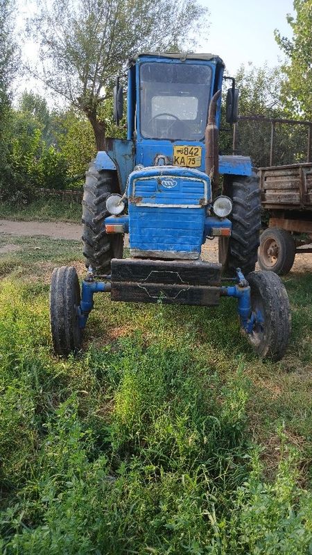Traktor T28 pretsepi bilan Traktor T28 pretsepi bilan