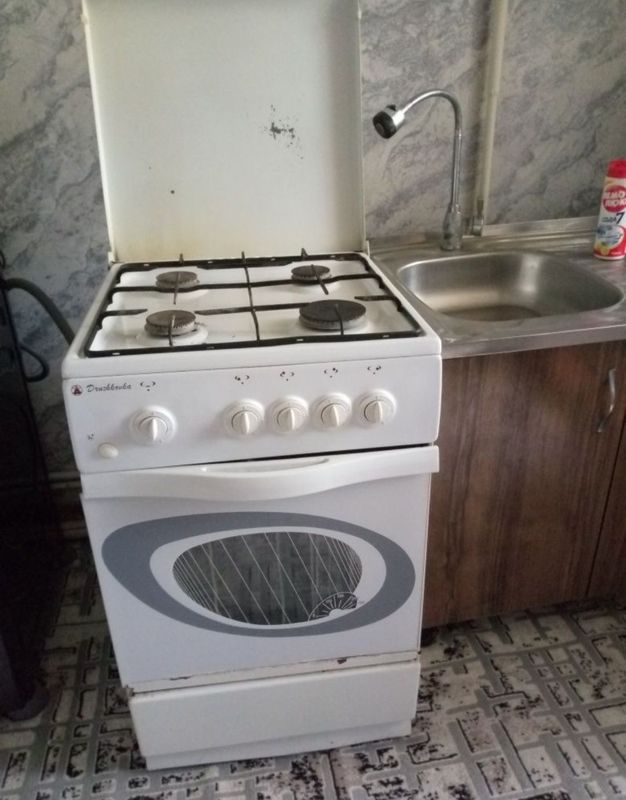 Gaz plita sotiladi moyka ham bor Gaz plita sotiladi moyka ham bor