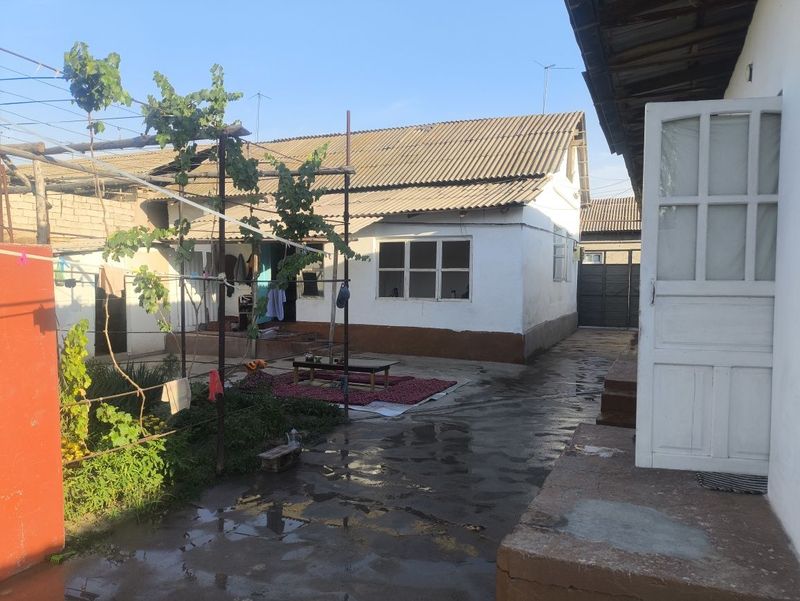 Hovli uy sotiladi Hovli uy sotiladi