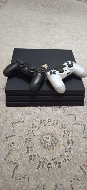 Play Station 4 pro 1 tb srochna sotiladi Play Station 4 pro 1 tb srochna sotiladi