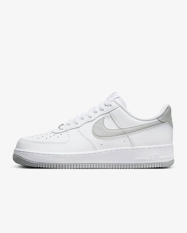 Продаются новые кроссовки Nike Air Force 1 '07 (US12, 30cm)