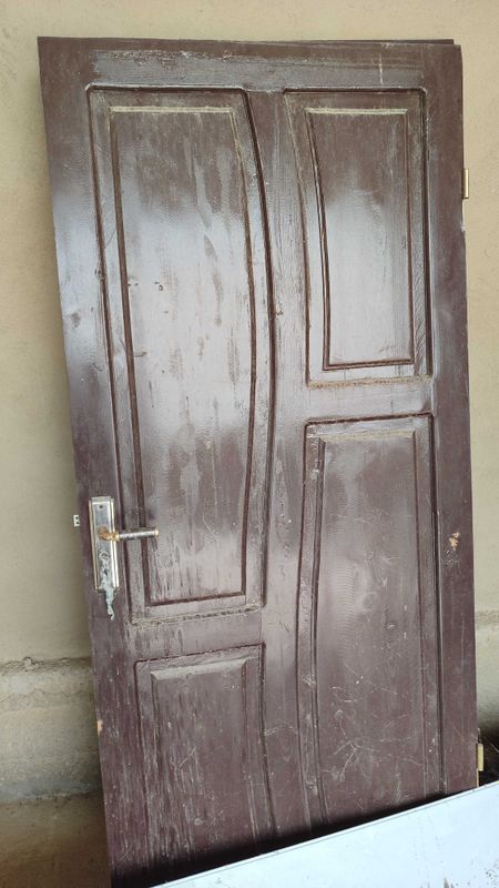 Tayyor holati yaxshi eshik va romlar sotiladi Tayyor holati yaxshi eshik va romlar sotiladi