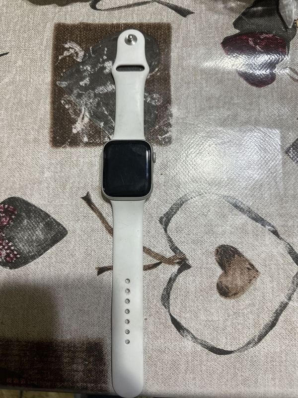 Apple watch 4 в белой расцветке Apple watch 4 в белой расцветке