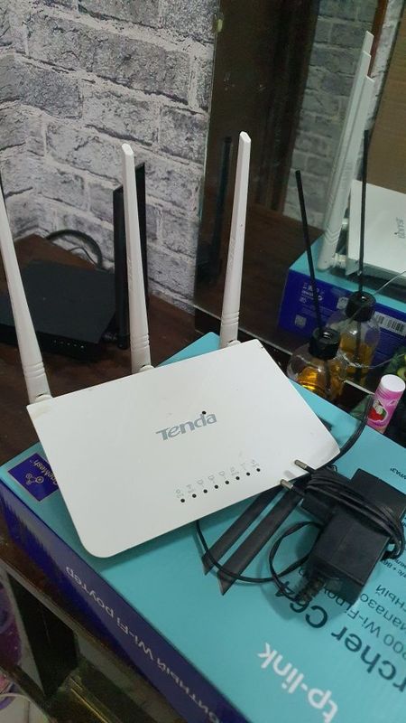 Tenda router 3 antena