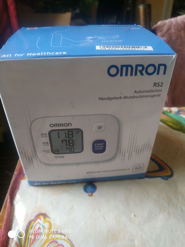 Продается тонометр Omron RS2